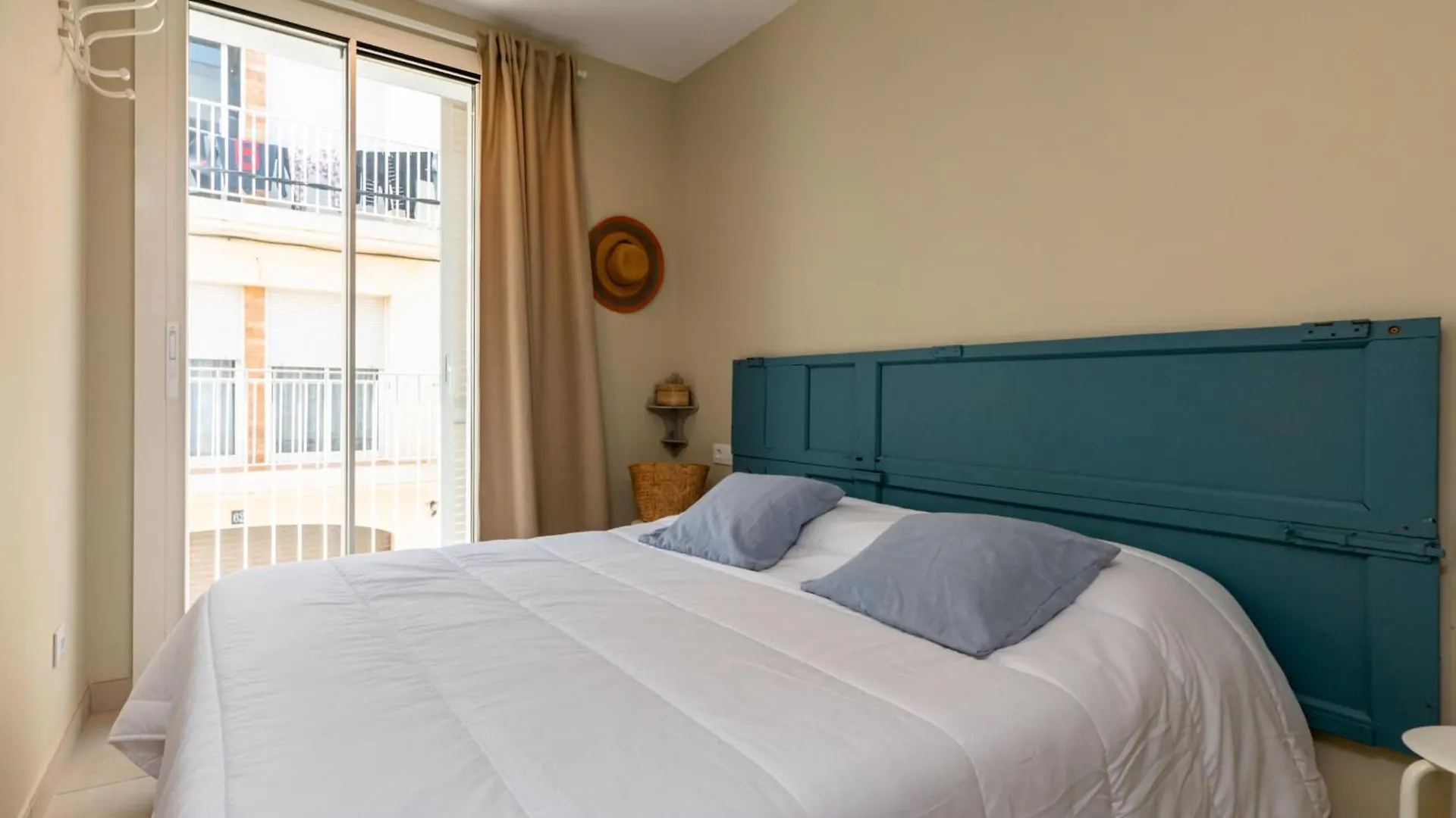 Апартаменты Costabravaforrent Nucli Antic Ля Эскала